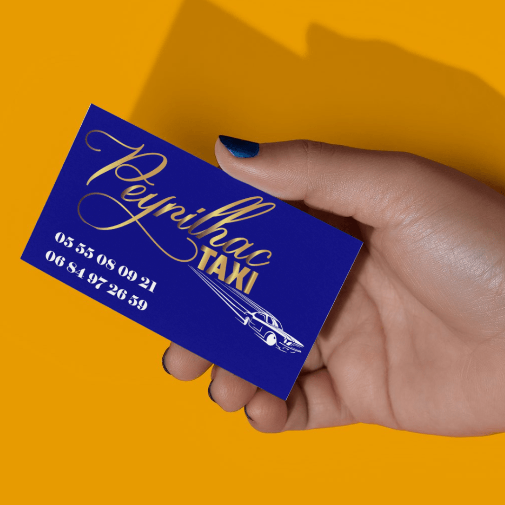 Présentation de la carte de visite de "Peyrilhac Taxi". Bleu électrique et dorure. 